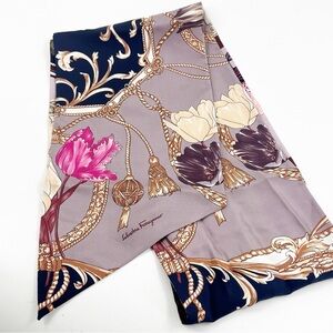 ✅ FERRAGAMO Salvatore Elizabeth Print 100% Silk Square Scarf OLD MONEY LUXE